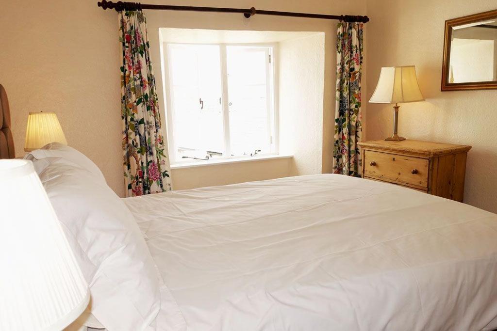 Holly Cottage - Characterful Cottage A Stones Throw From River Dart With Front & Back Patios Dittisham Exterior photo